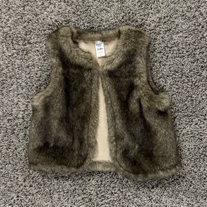 Carter’s girls Faux Fur Vest - Brown, size 6